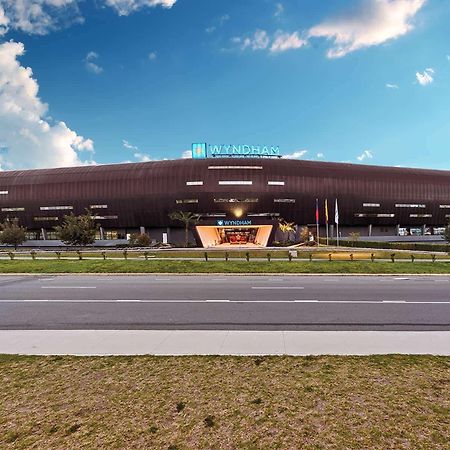 Wyndham Quito Airport Hotel Puembo Luaran gambar The new terminal