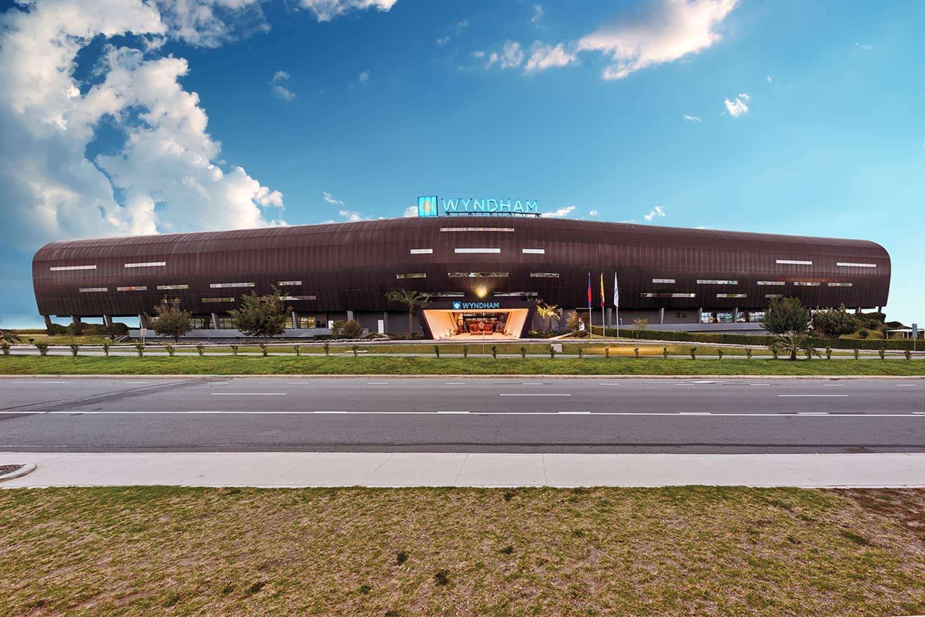 Wyndham Quito Airport Hotel Puembo Luaran gambar The new terminal