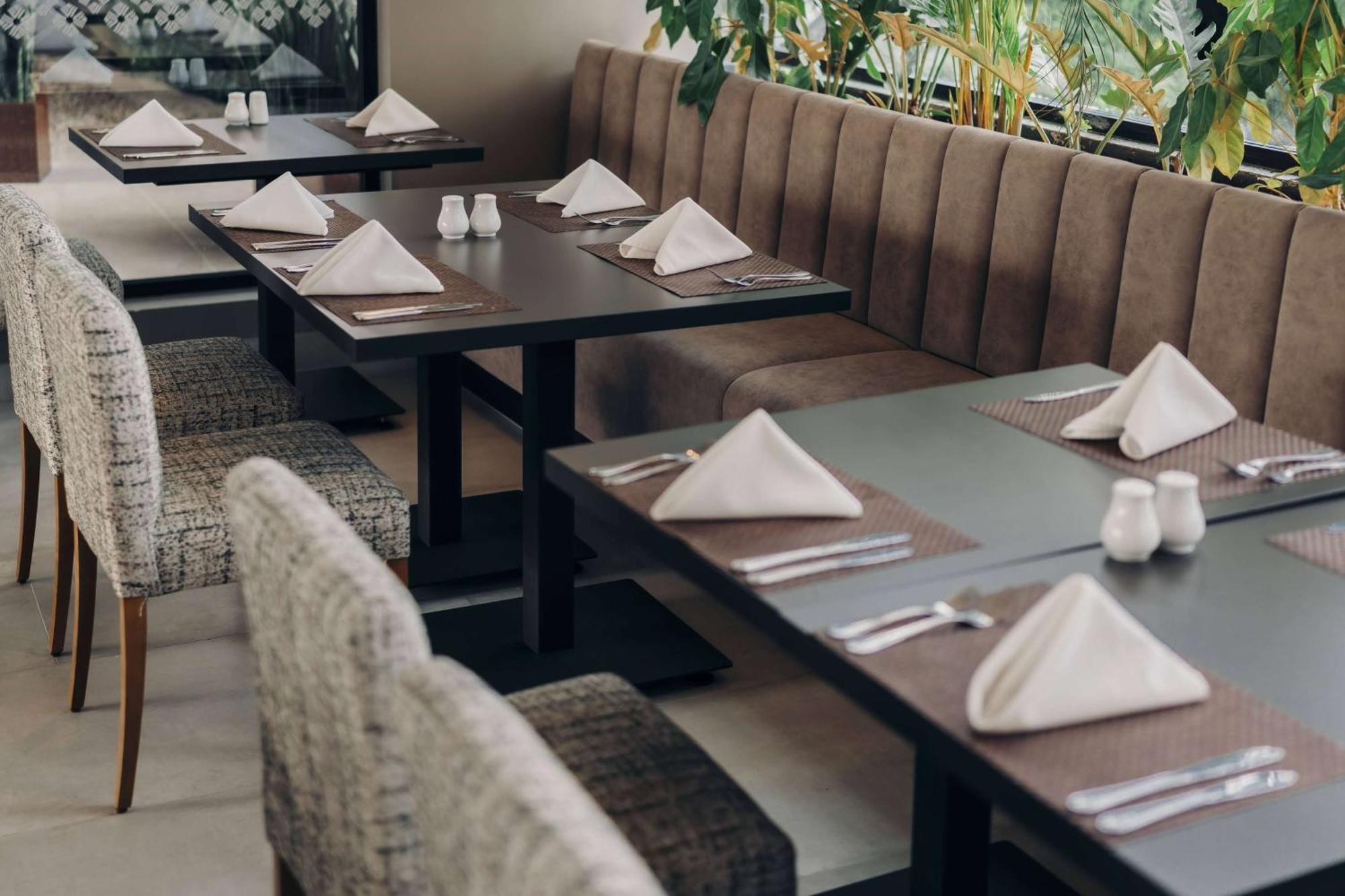 Wyndham Quito Airport Hotel Puembo Luaran gambar Restaurant interior