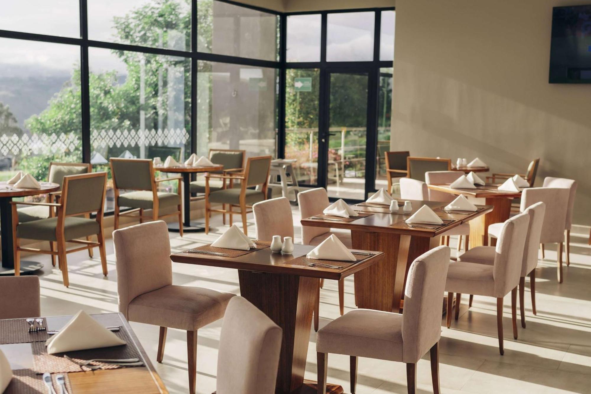 Wyndham Quito Airport Hotel Puembo Luaran gambar Restaurant